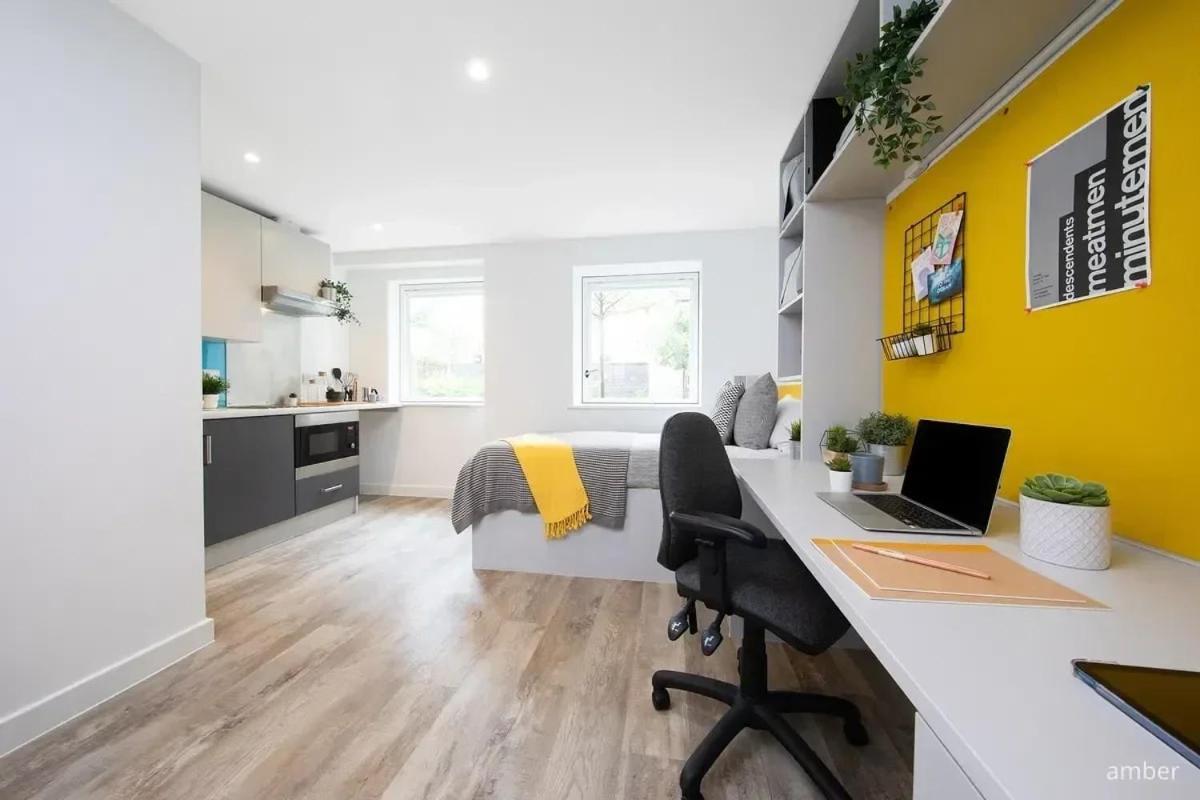 For Students Only Ensuite Bedrooms With Shared Kitchen At Cathedral Point In Winchester Exterior foto
