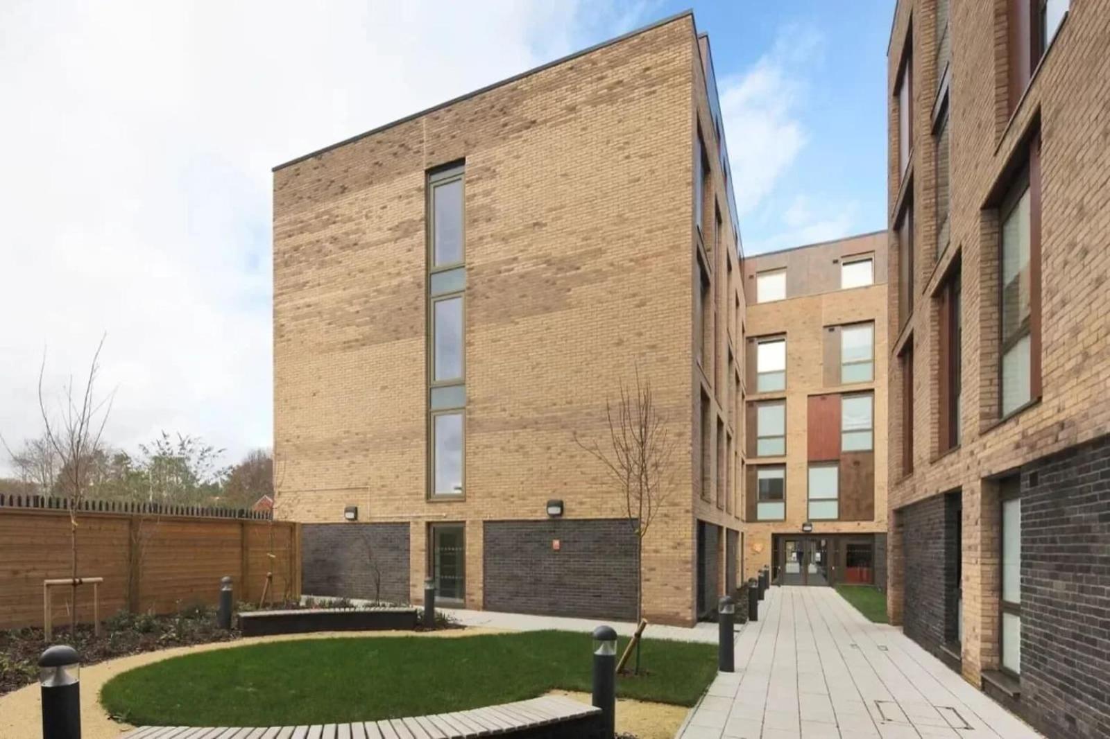 For Students Only Ensuite Bedrooms With Shared Kitchen At Cathedral Point In Winchester Exterior foto